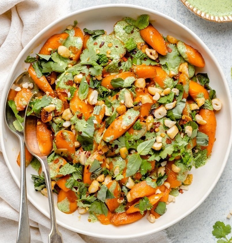 Caramelized Garlic Carrots with Spicy Cilantro Yogurt Sauce